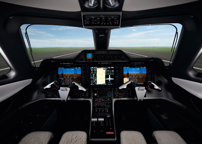 embraer-phenom-100-cockpit